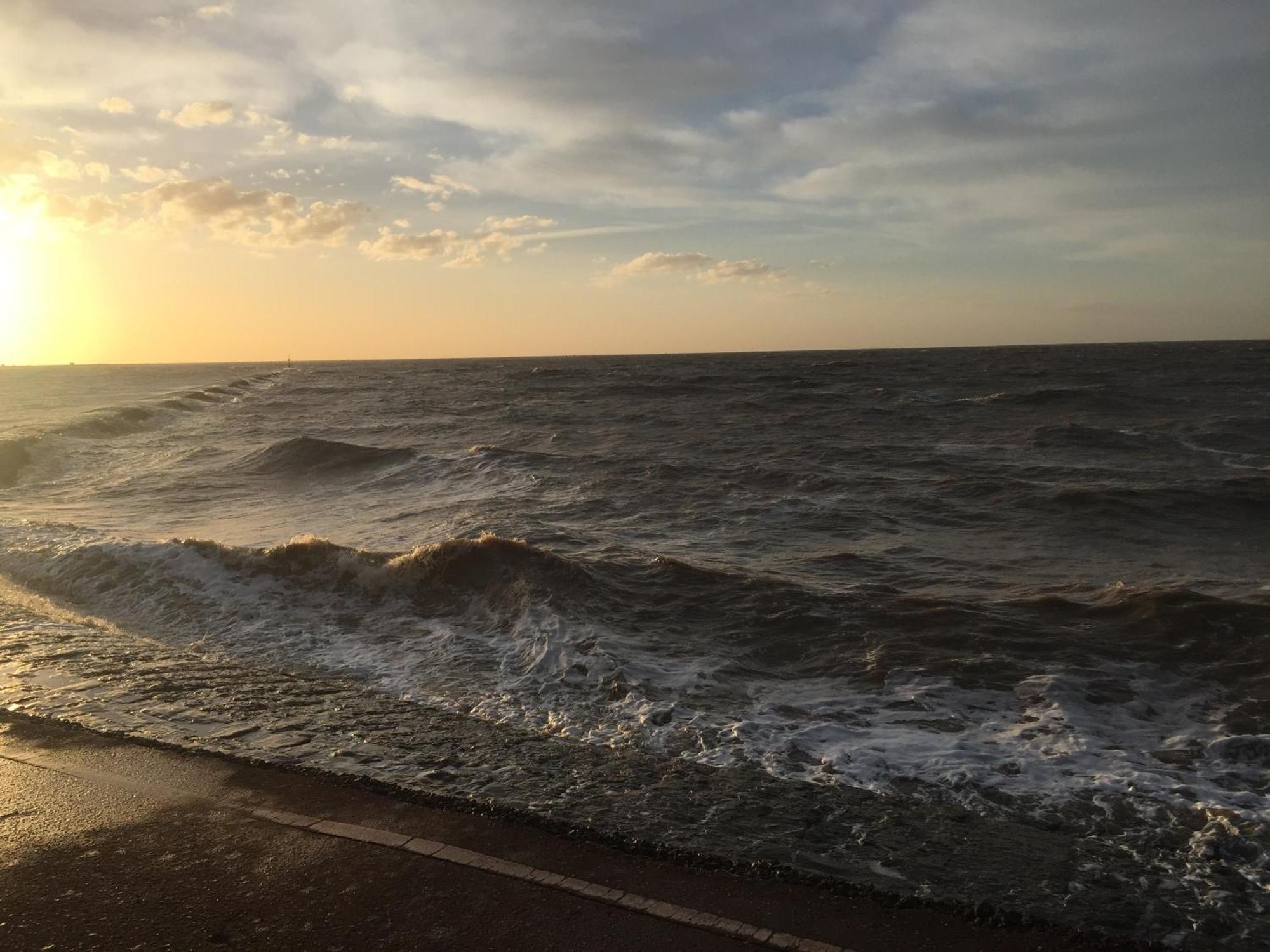 A Wave From It All Great Clacton Εξωτερικό φωτογραφία